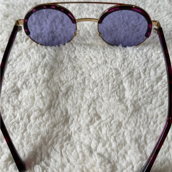 Quay Australia come Around Purple Sunglasses - Picture 2 of 5
